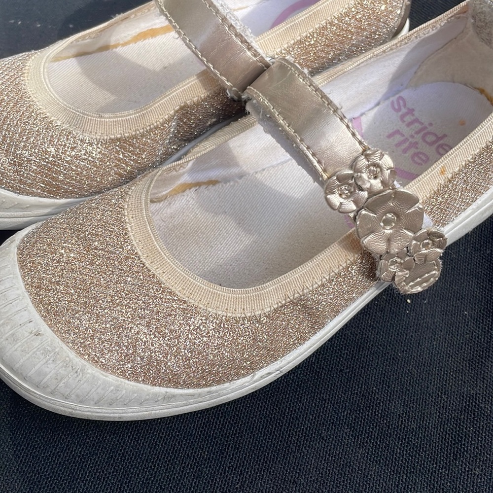 Gold sz 12 Stride Rite sneaker
